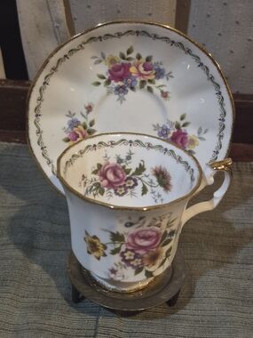 Vintage Elizabethan Jacqueline Teacup & Saucer